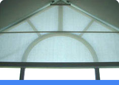 Als Ihr Spezialist für Markisen führen wir auch Trapez-Dreieckmarkisen. Kontaktieren Sie uns gerne aus Grevenbroich und Umgebung.